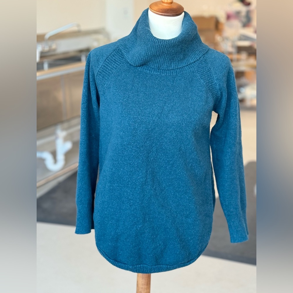 Time and Tru women’s sweater